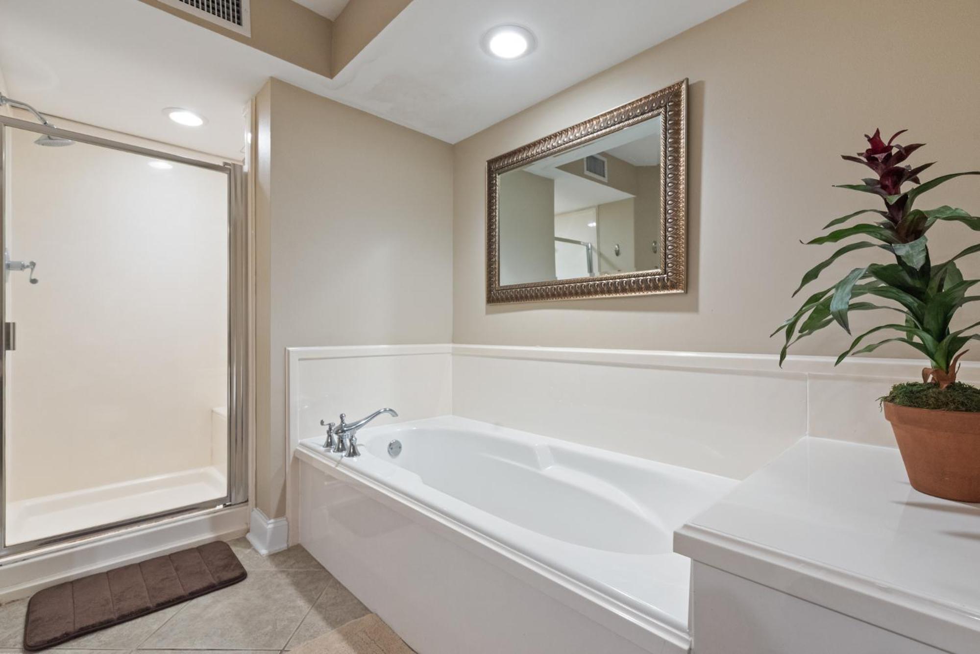 Fun 2 Bed/2 Bath Condo With Pool On Biloxi Beach Exterior photo