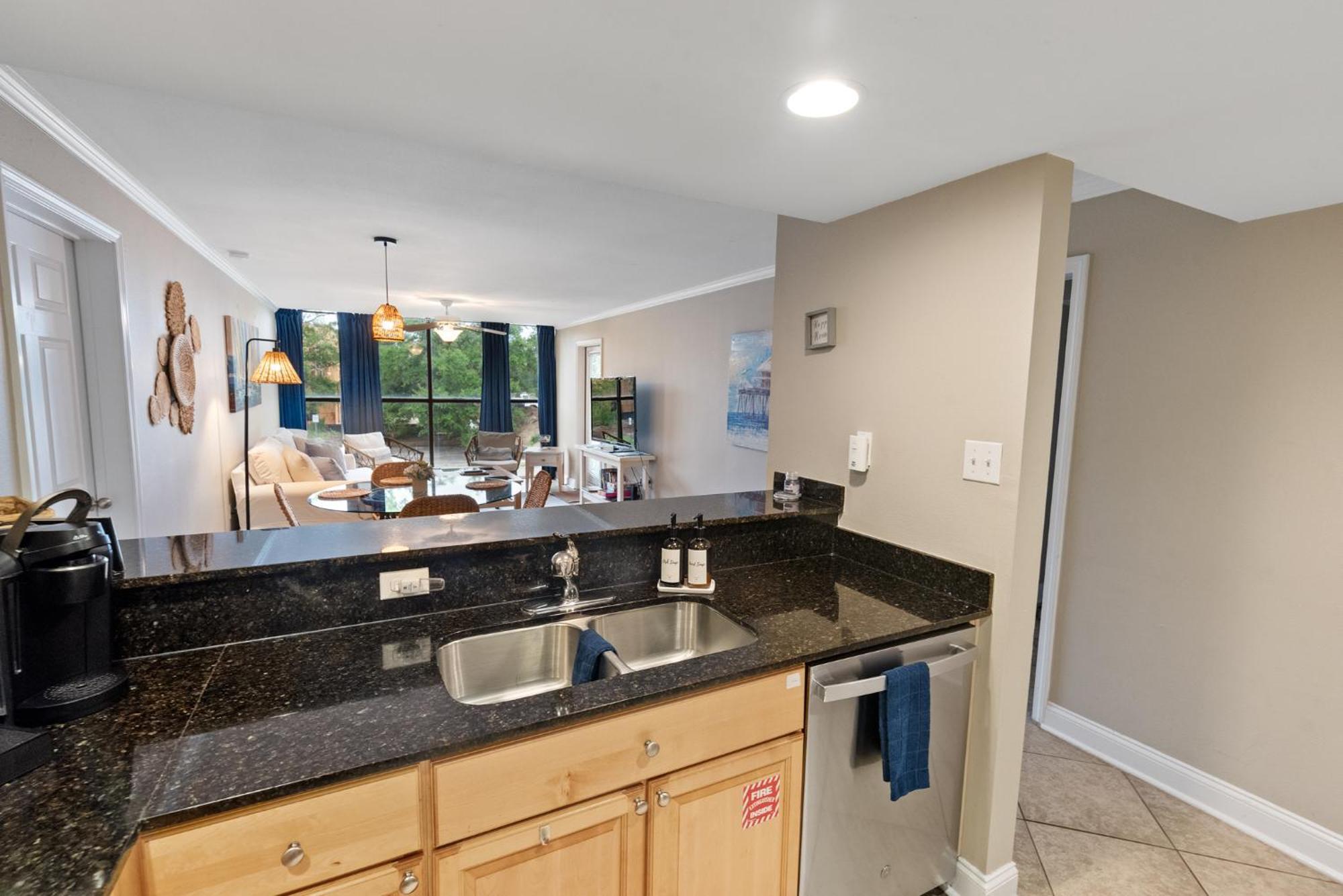 Fun 2 Bed/2 Bath Condo With Pool On Biloxi Beach Exterior photo